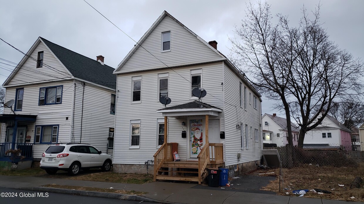 111 Duane Ave, Schenectady, NY 12307 Townhome Rentals in Schenectady