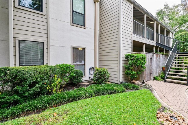 Building Photo - 1100 Augusta Dr