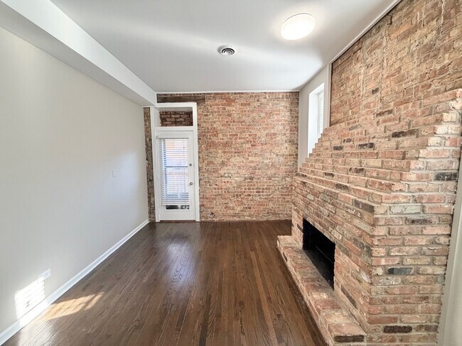 Foto del edificio - 3433 N Elaine Pl