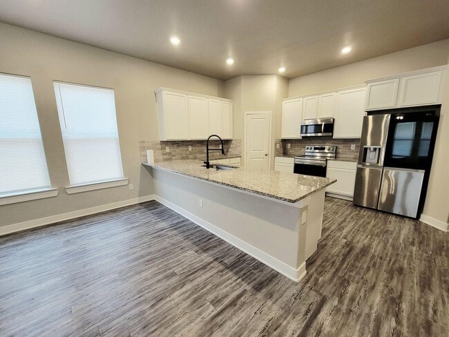 Foto del edificio - 3316 Viola Ave