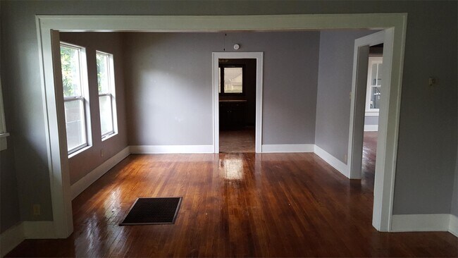Building Photo - 1420 SW Keeler Ave