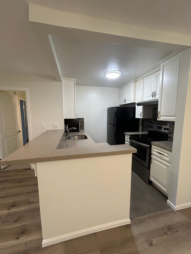 Building Photo - 8650 Gulana Ave