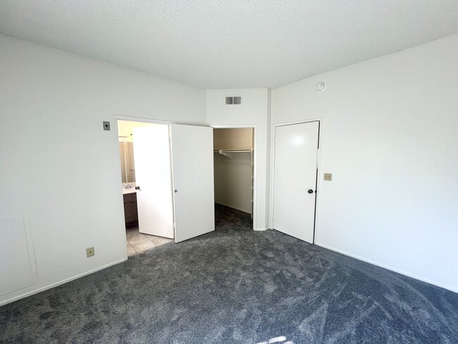 Building Photo - Crown Point Apartments