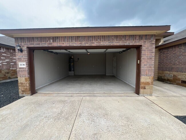 Foto del edificio - Luxury 3/2Duplex in Seguin, TX