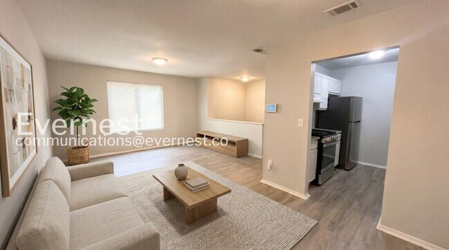 Foto del edificio - 5654 Bradley Cir