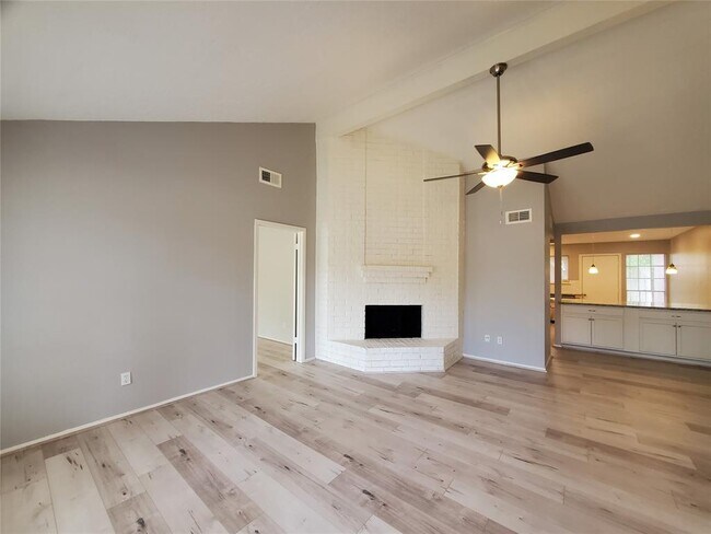 Foto del edificio - 19311 Lazy Valley Dr