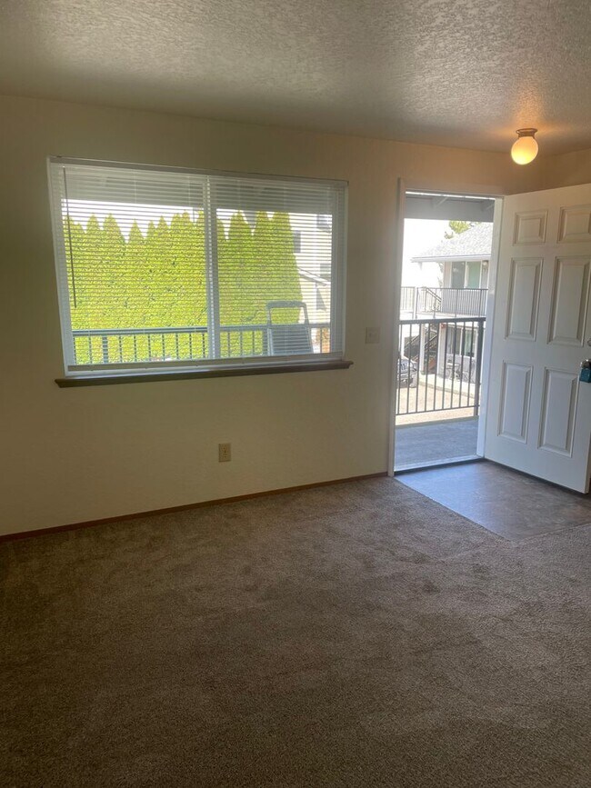 3934 Rucker Avenue Room for Rent in Everett, WA