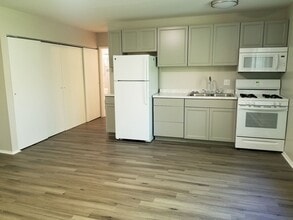 Building Photo - 3233 Whitfield Ave