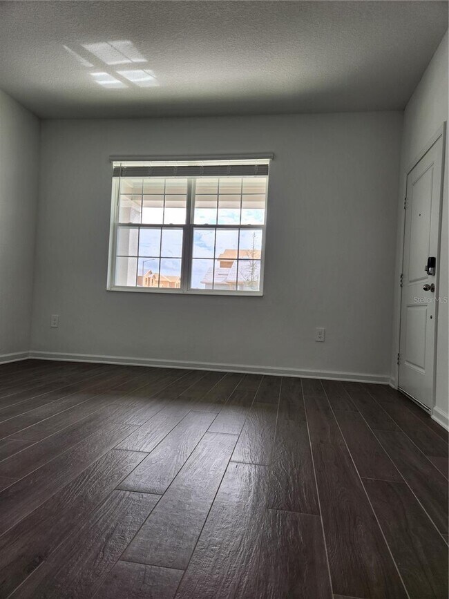 Foto del edificio - 997 Waterfall Blvd