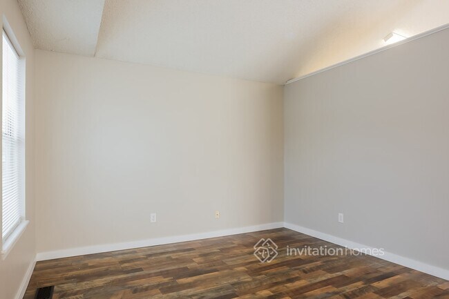 Building Photo - 4938 S Sedalia Way