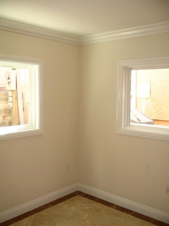 Building Photo - 208 Seaview St