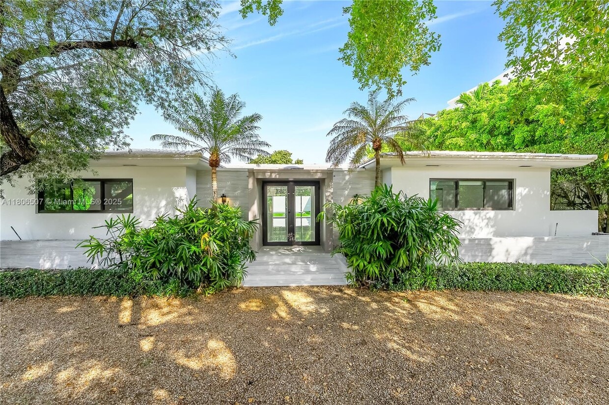 Primary Photo - 112 E 1st Ct