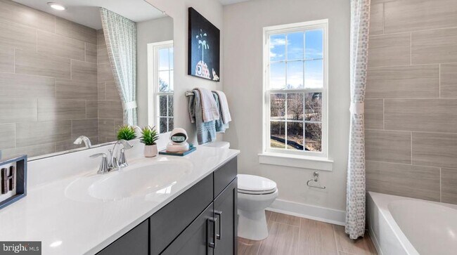 Foto del edificio - 215 Red Leaf Ln