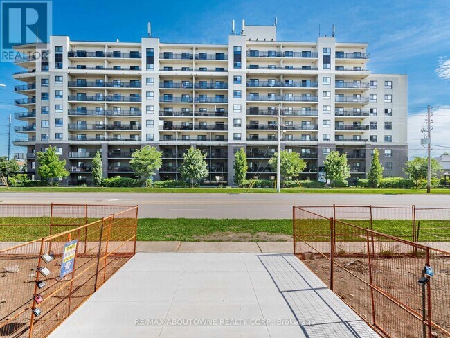 Photo du bâtiment - 181 Elmira Rd S