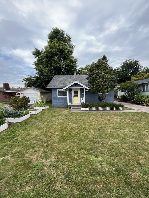 Primary Photo - 311 E Main St