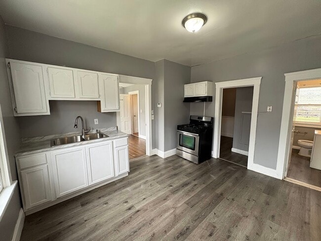 Building Photo - Three bedroom one bathroom single story home for rent