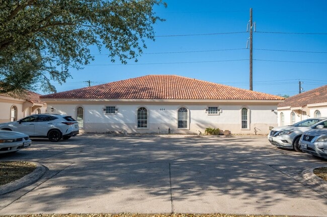 Foto del edificio - 604 Buena Vista Dr