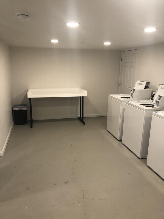 Building Photo - 201 Bedford Dr