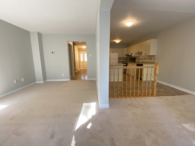 Photo du bâtiment - 163 Bridlewood Dr
