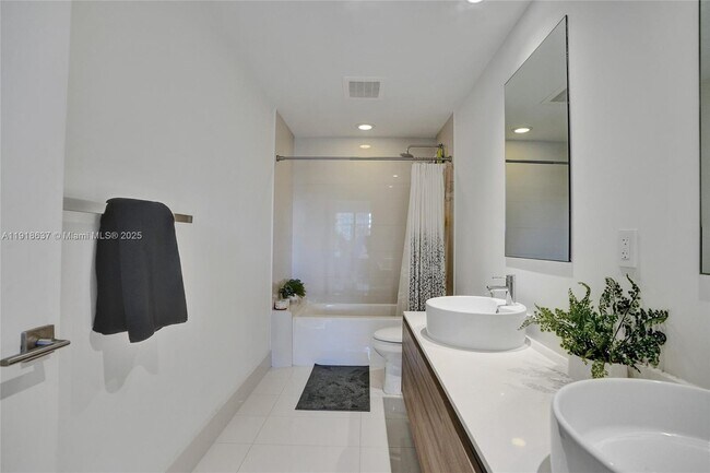 Foto del edificio - 121 NE 34th St