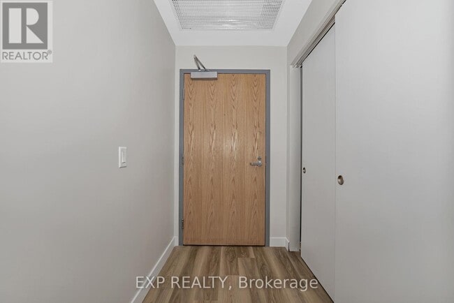 Photo du bâtiment - 211 Armstrong St