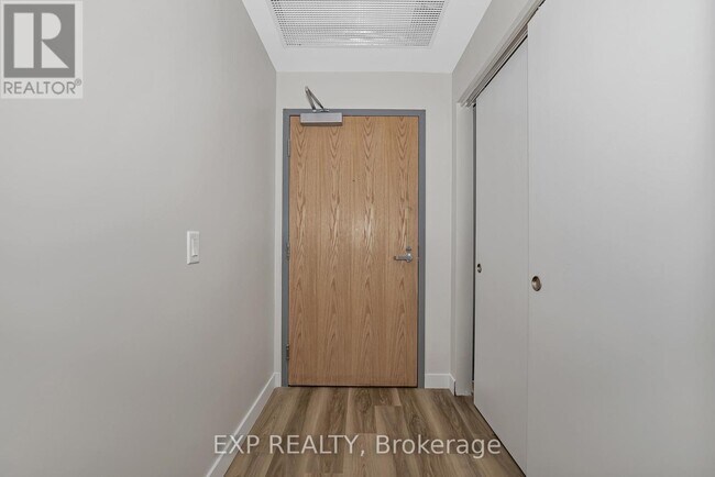 Photo du bâtiment - 211 Armstrong St