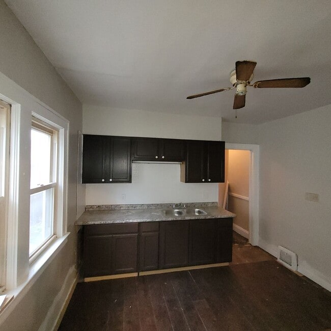 Building Photo - South Broadway 4 Bed 2 Bath Bungalow