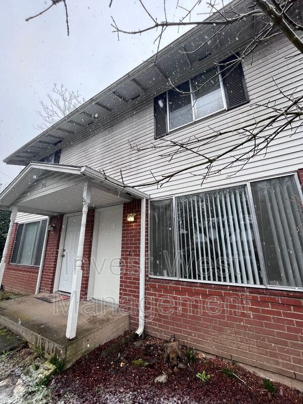Primary Photo - 911 W 29th St