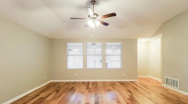 Foto del edificio - 3612 Diamond Ranch Rd