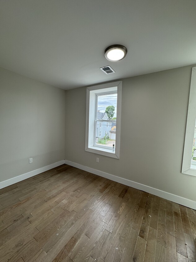 Foto del edificio - 485 Howard Ave