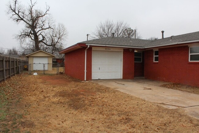 Building Photo - Attached & Detached Garages