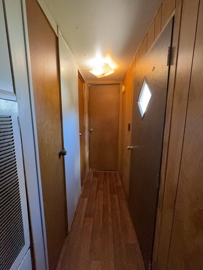 Building Photo - 2 Bedroom 2 Bathroom