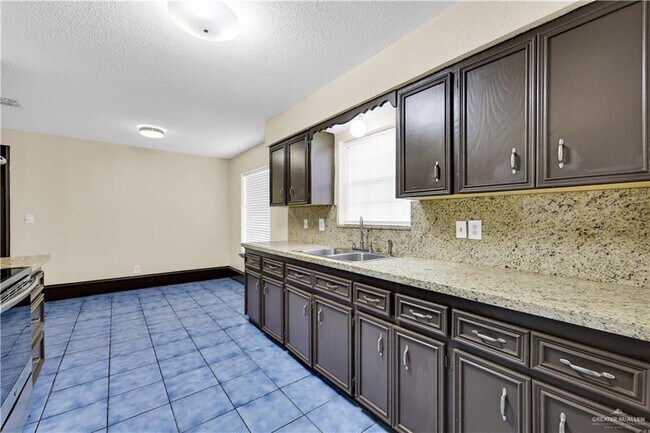 Foto del edificio - 17 Pin Oak Rd
