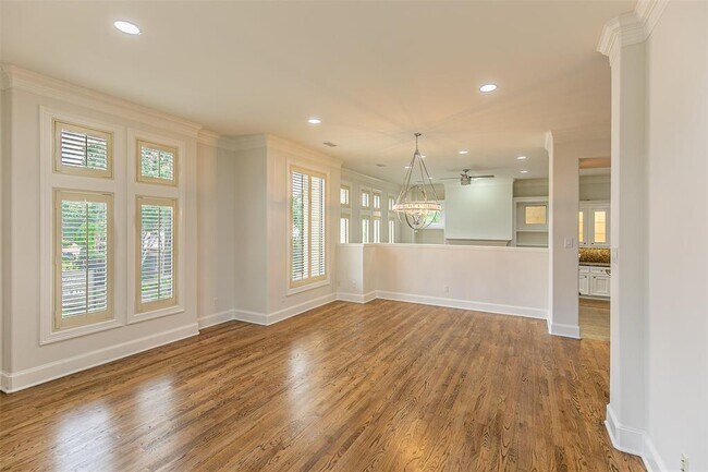 Foto del edificio - 5801 Logan Ln