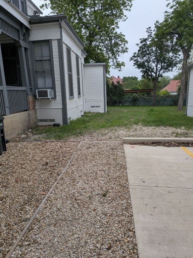 Building Photo - Government Hills 1 Bedroom close to The Pearl and Fort Sam Houston in the heart of San Antonio