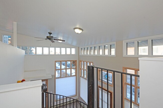 Building Photo - 814 Grand Ave