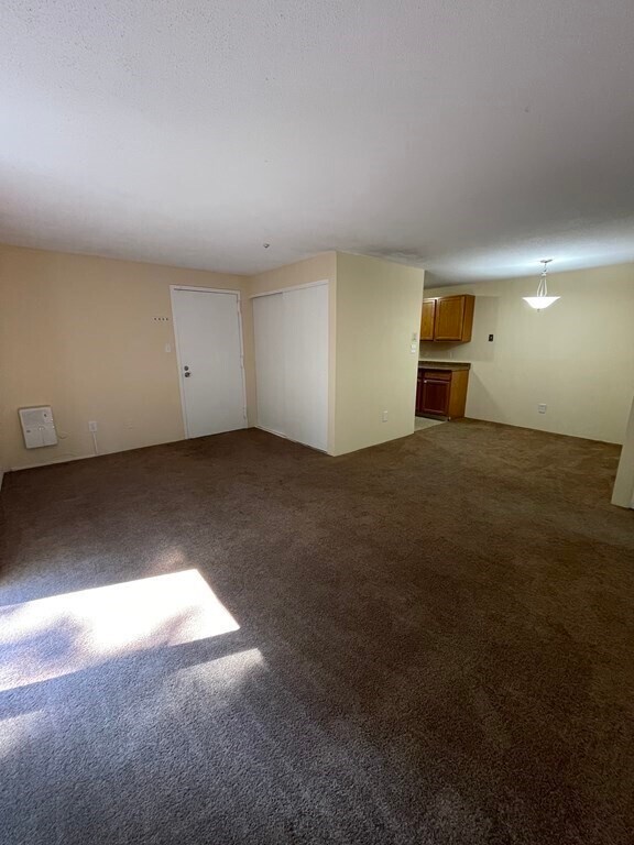 Building Photo - 17 Village Hill Ln