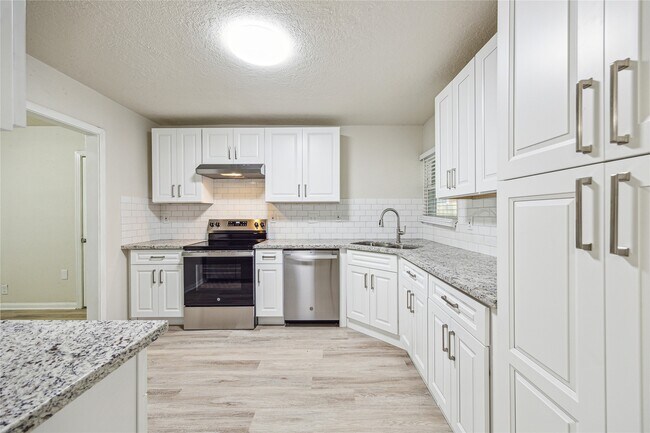 Foto del edificio - 2511 Evergreen Dr