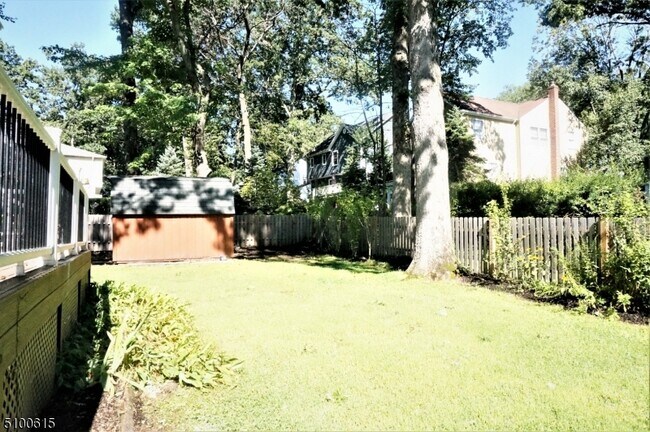 Foto del edificio - 30 Midway Dr