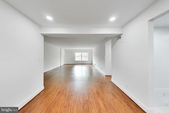 Building Photo - 7661 Provincial Dr