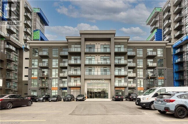 Photo du bâtiment - 460 Dundas St E