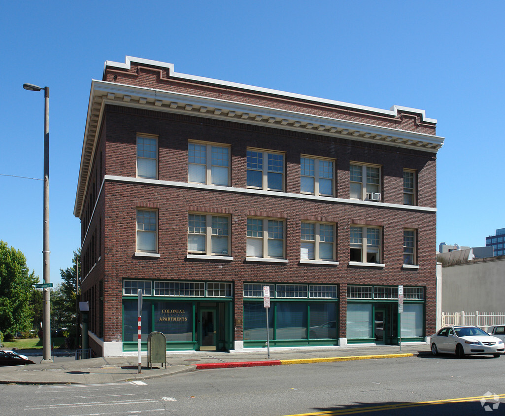 Building Photo - Colonial Apartments