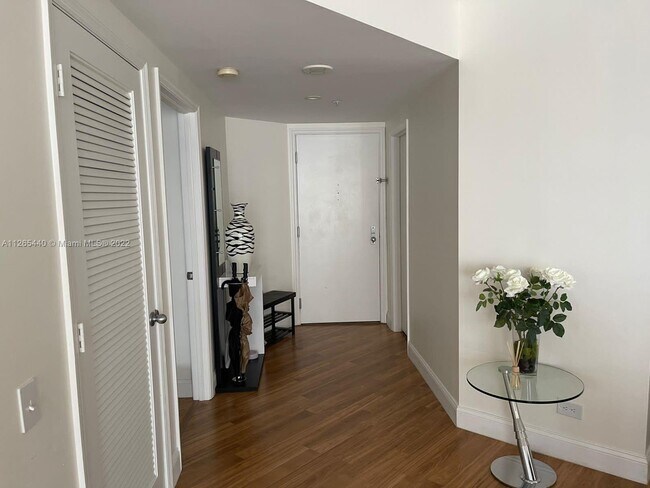 Foto del edificio - 701 Brickell Key Blvd