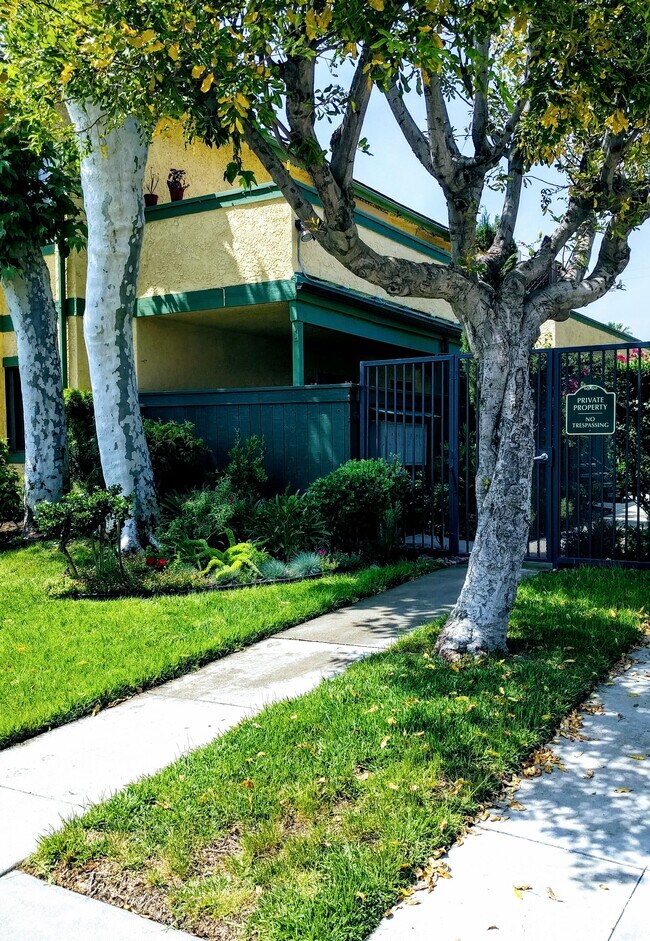 Building Photo - 131 Montana St Building Photo - 131 Montana St