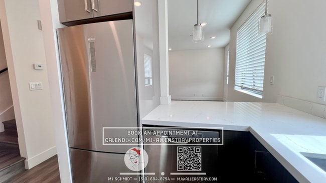 Building Photo - 2Bd/1.5 Bth. Close to Shopping, Bay Bridge...