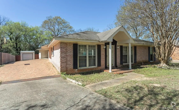 Building Photo - 3005 Willow Ln Dr