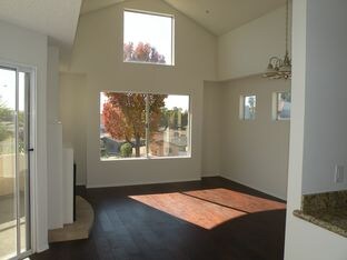 Vaulted Ceiling in living room - 1735 Peyton Ave