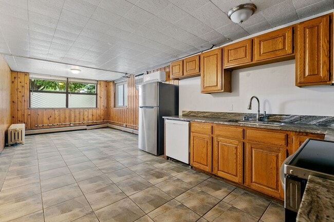 Interior Photo - 1605 Marshall Ave