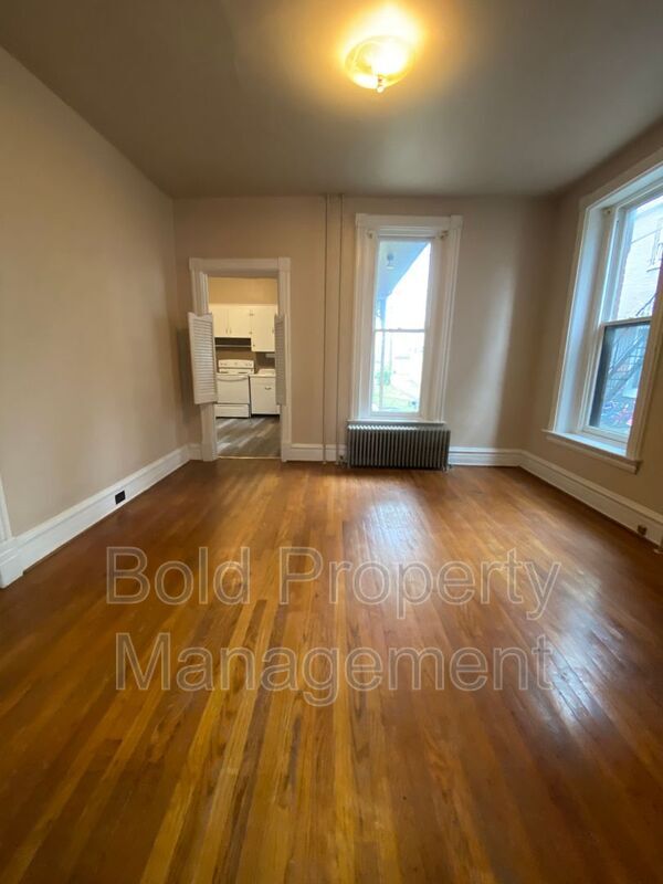Building Photo - 518 N 8th St