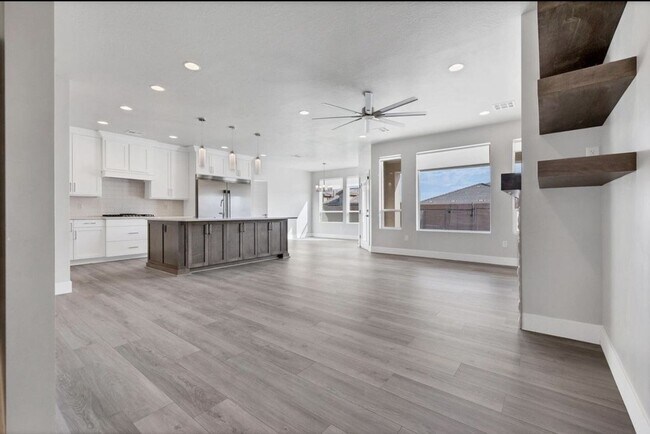 Foto del edificio - 2579 S Wilson Dr
